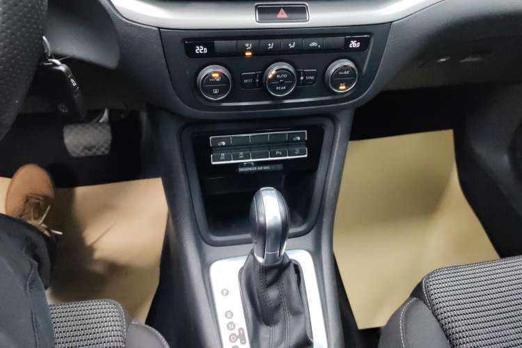 Used Volkswagen Sharan 2018 380TSI Comfort Edition 7-Seater Gear Lever