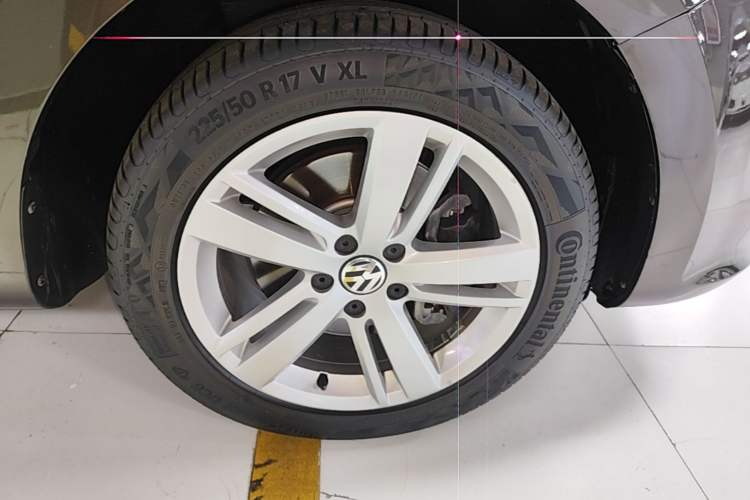 Used Volkswagen Sharan 2018 380TSI Comfort Edition 7-Seater Right Front Wheel Hub