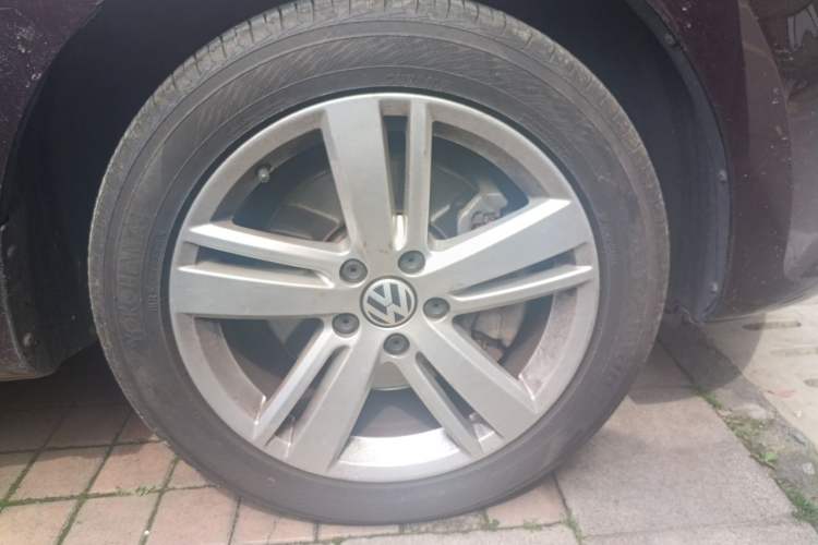 Used Volkswagen Sharan 2018 Revised Version 380TSI Comfort Edition 7-Seater Right Front Wheel Hub