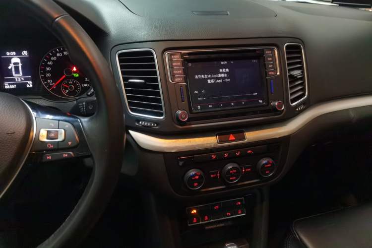 Used Volkswagen Sharan 2018 Revised Version 380TSI Comfort Edition 7-Seater Audio And AC Panel