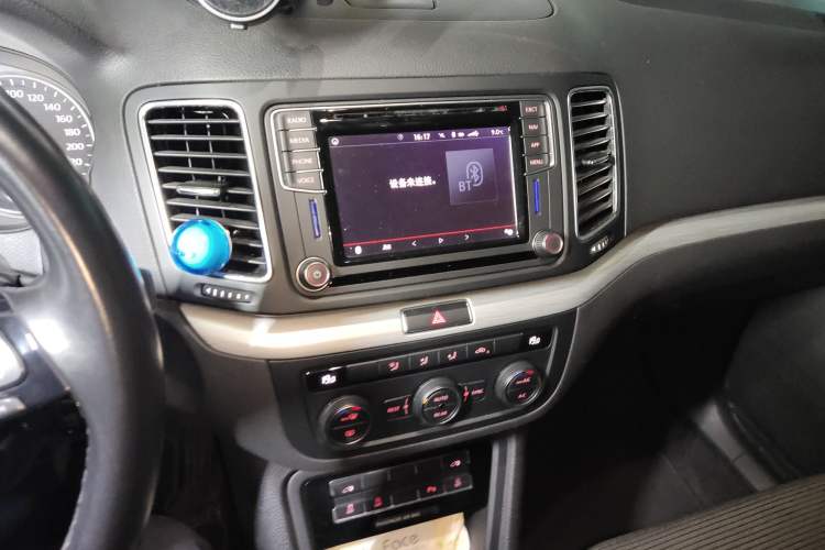 Used Volkswagen Sharan 2018 380TSI Comfort Edition 7-Seater Audio And AC Panel
