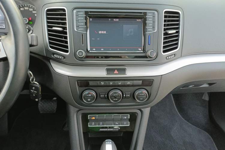 Used Volkswagen Sharan 2018 380TSI Comfort Edition 7-Seater Audio And AC Panel