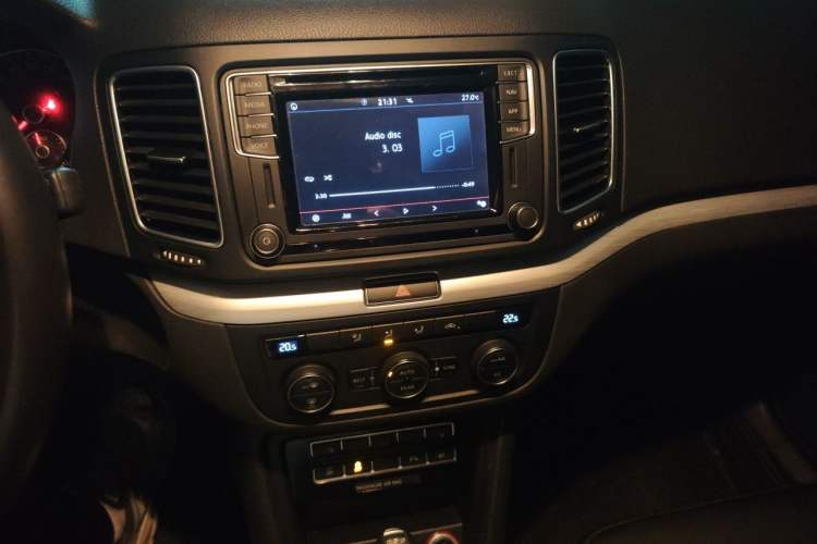 Used Volkswagen Sharan 2018 Revised Version 380TSI Comfort Edition 7-Seater Audio And AC Panel