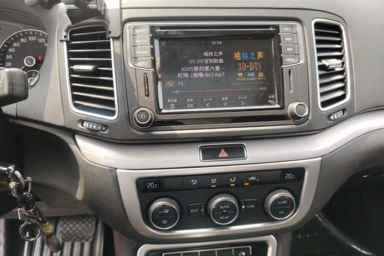 Used Volkswagen Sharan 2018 380TSI Comfort Edition 7-Seater Audio And AC Panel