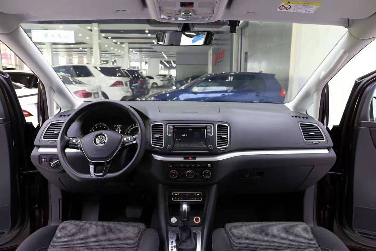 Used Volkswagen Sharan 2018 Revised Version 380TSI Comfort Edition 7-Seater Audio And AC Panel