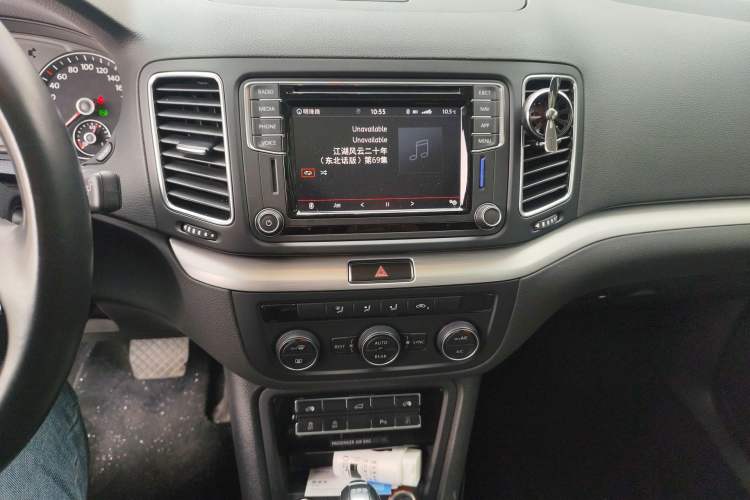 Used Volkswagen Sharan 2018 Revised Version 380TSI Comfort Edition 7-Seater Audio And AC Panel