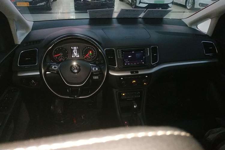 Used Volkswagen Sharan 2018 380TSI Comfort Edition 7-Seater Center Console