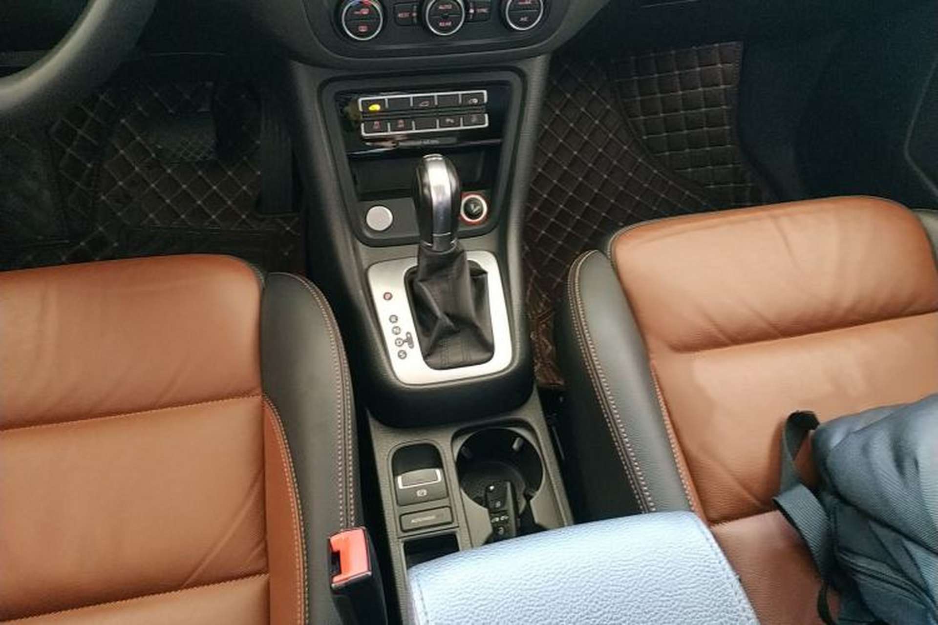 Used Volkswagen Sharan 2018 380TSI Enjoyment Edition Premium 6-Seater Gear Lever