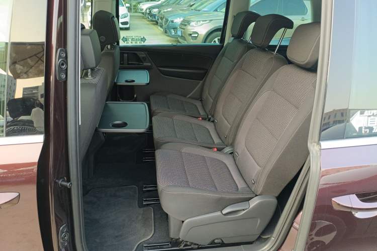 Used Volkswagen Sharan 2018 380TSI Comfort Edition 7-Seater Interior 4
