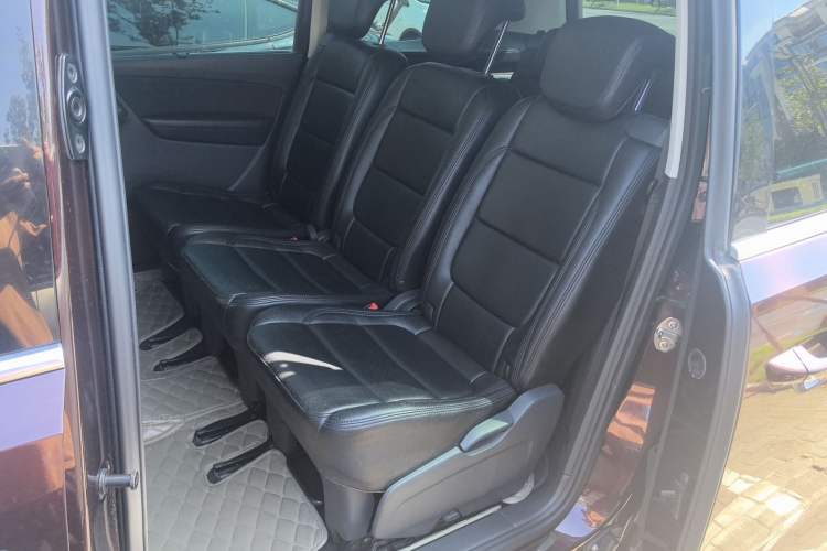 Used Volkswagen Sharan 2018 380TSI Comfort Edition 7-Seater Interior 4