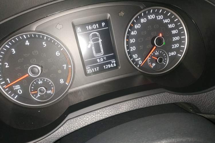 Used Volkswagen Sharan 2018 380TSI Comfort Edition 7-Seater Odometer Close Up