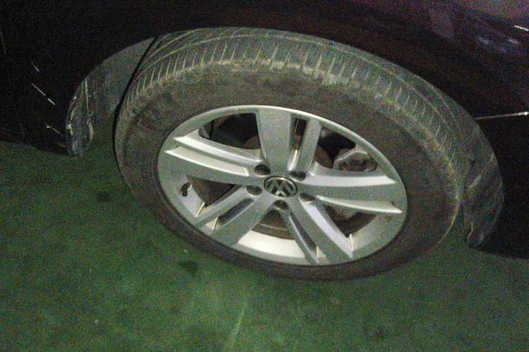 Used Volkswagen Sharan 2018 Revised Version 380TSI Comfort Edition 7-Seater Right Front Wheel Hub