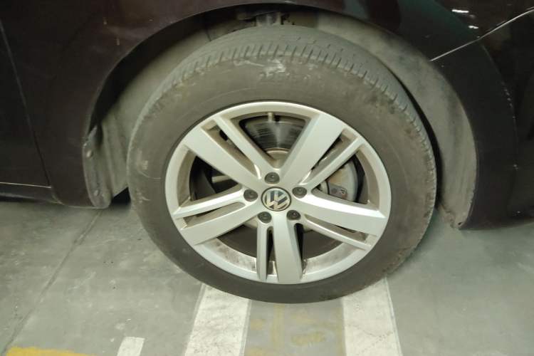 Used Volkswagen Sharan 2018 380TSI Comfort Edition 7-Seater Right Front Wheel Hub