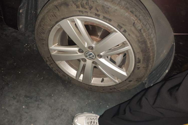 Used Volkswagen Sharan 2018 Revised Version 380TSI Comfort Edition 7-Seater Right Front Wheel Hub
