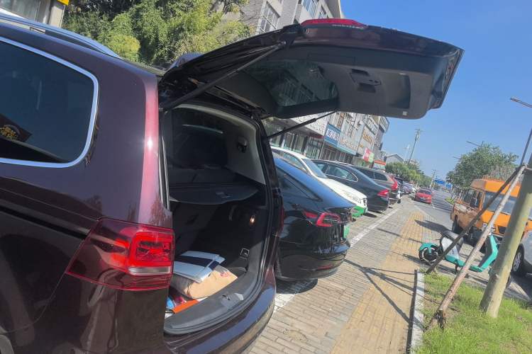 Used Volkswagen Sharan 2018 380TSI Comfort Edition 7-Seater Trunk