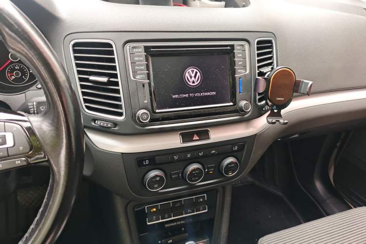 Used Volkswagen Sharan 2018 Revised Version 380TSI Comfort Edition 7-Seater Audio And AC Panel