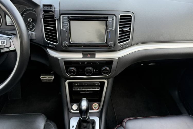 Used Volkswagen Sharan 2018 Revised Version 380TSI Comfort Edition 7-Seater Audio And AC Panel
