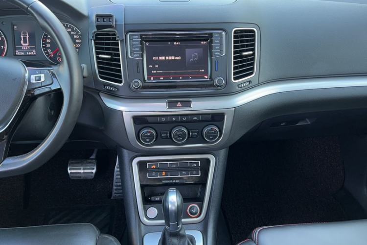 Used Volkswagen Sharan 2018 Revised Version 380TSI Comfort Edition 7-Seater Audio And AC Panel