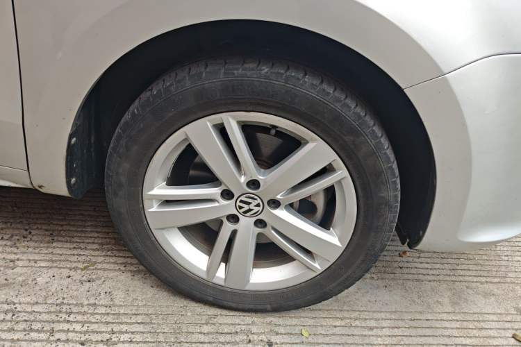 Used Volkswagen Sharan 2018 Revised Version 380TSI Comfort Edition 7-Seater Right Front Wheel Hub