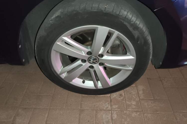 Used Volkswagen Sharan 2018 380TSI Comfort Edition 7-Seater Right Front Wheel Hub