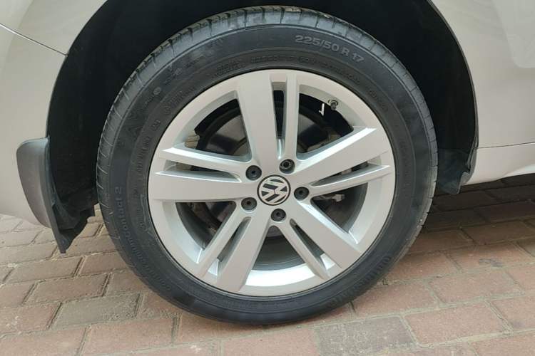 Used Volkswagen Sharan 2018 Revised Version 380TSI Comfort Edition 7-Seater Right Rear Wheel Hub