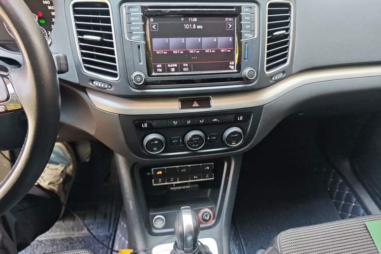 Used Volkswagen Sharan 2018 Revised Version 380TSI Comfort Edition 7-Seater Audio And AC Panel