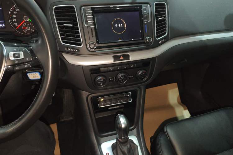 Used Volkswagen Sharan 2018 380TSI Comfort Edition 7-Seater Audio And AC Panel