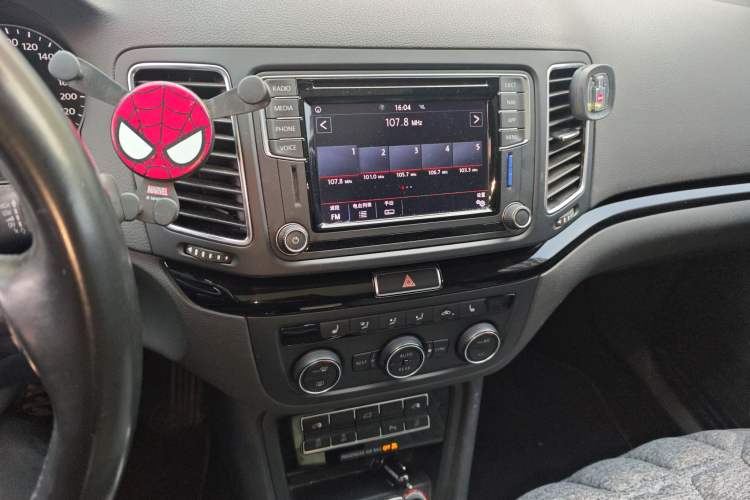 Used Volkswagen Sharan 2018 380TSI Luxury 7-Seater Audio And AC Panel