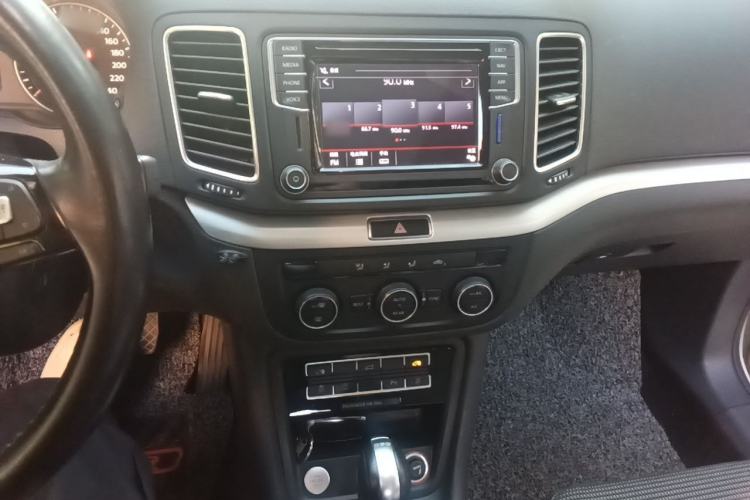 Used Volkswagen Sharan 2018 Revised Version 380TSI Comfort Edition 6-Seater Audio And AC Panel