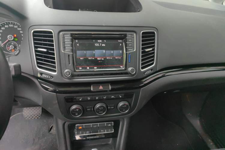 Used Volkswagen Sharan 2018 380TSI Enjoyment Edition Premium 7-Seater Audio And AC Panel