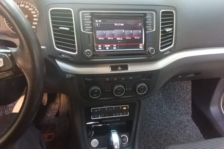Used Volkswagen Sharan 2018 Revised Version 380TSI Comfort Edition 6-Seater Audio And AC Panel