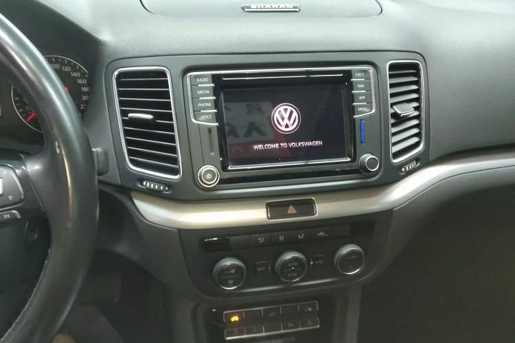 Used Volkswagen Sharan 2018 Revised Version 380TSI Comfort Edition 7-Seater Audio And AC Panel