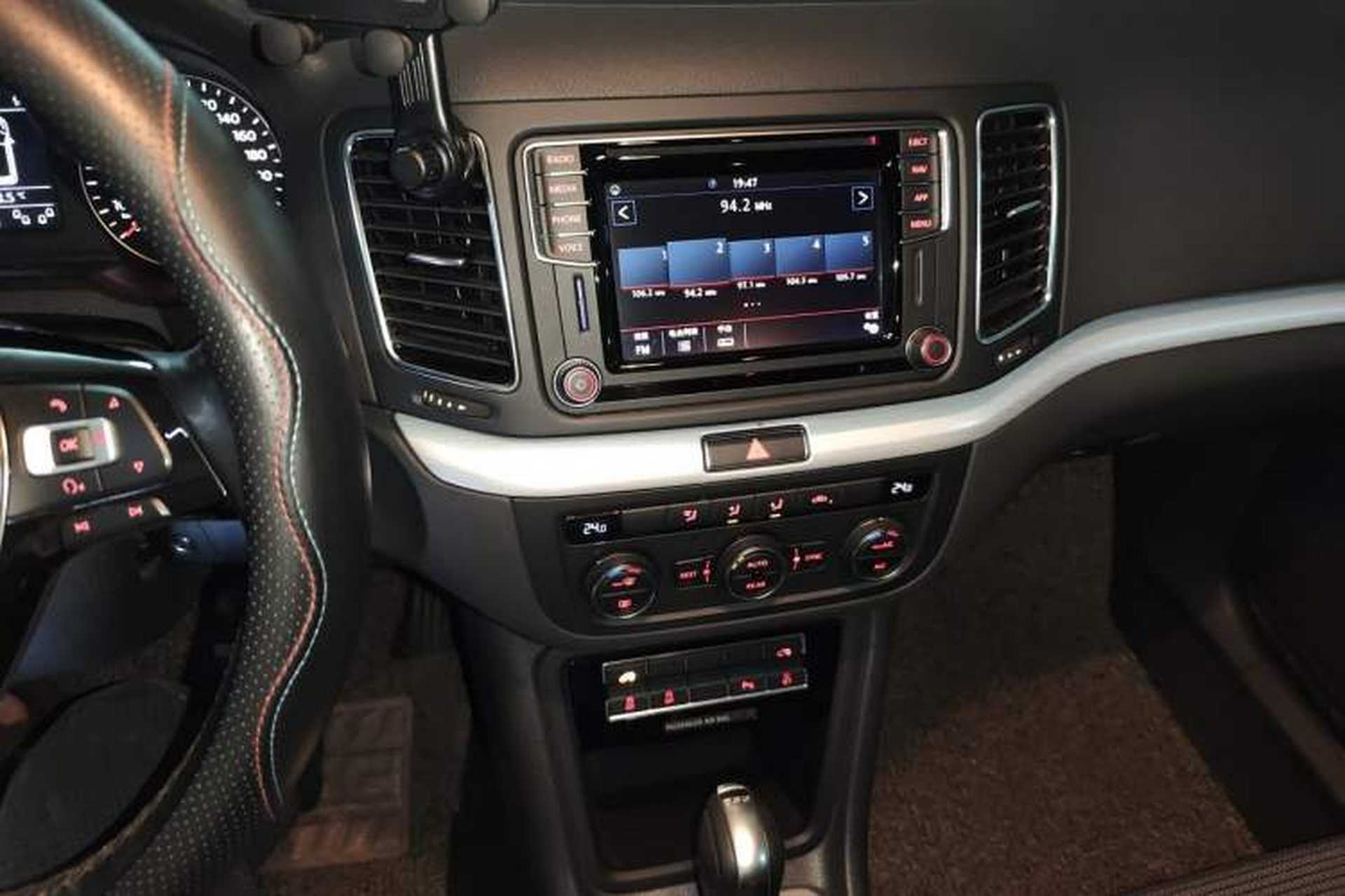 Used Volkswagen Sharan 2018 380TSI Comfort Edition 6-Seater Audio And AC Panel