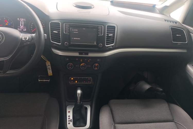 Used Volkswagen Sharan 2018 380TSI Comfort Edition 7-Seater Audio And AC Panel