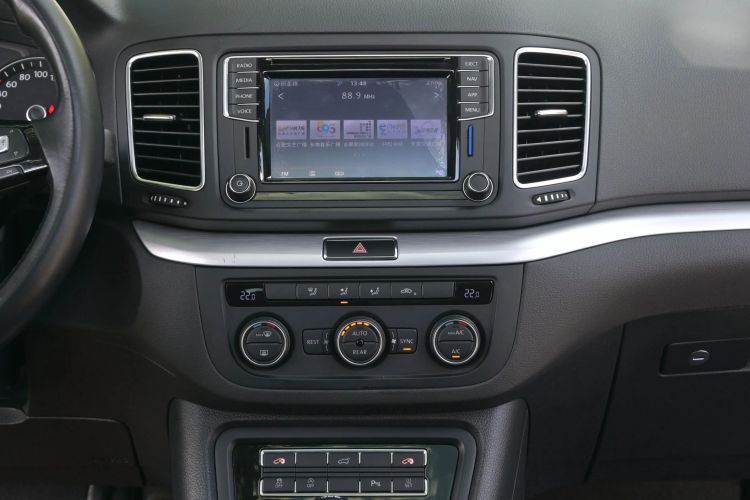 Used Volkswagen Sharan 2018 Revised Version 380TSI Comfort Edition 7-Seater Audio And AC Panel