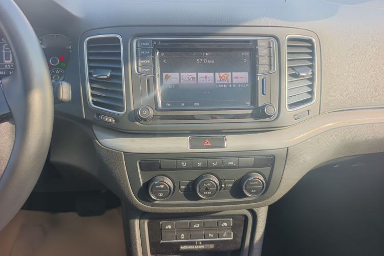 Used Volkswagen Sharan 2018 Revised Version 380TSI Comfort Edition 7-Seater Audio And AC Panel