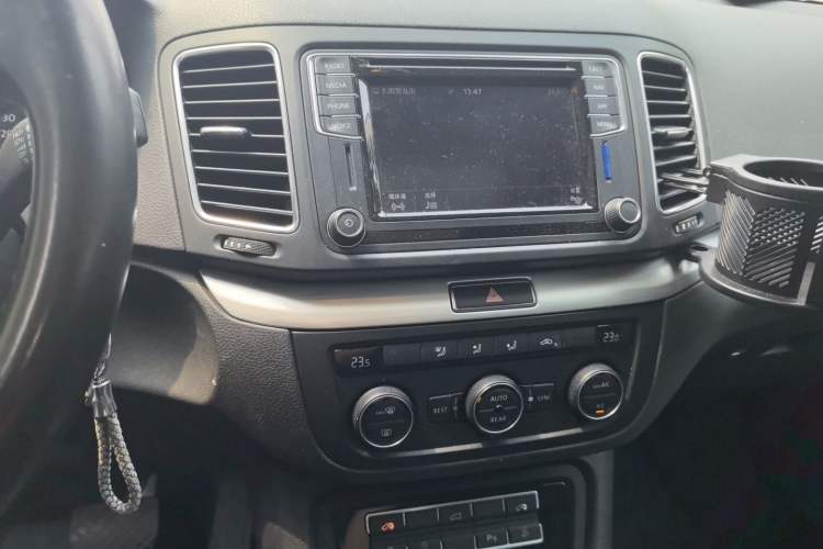 Used Volkswagen Sharan 2018 380TSI Comfort Edition 6-Seater Audio And AC Panel