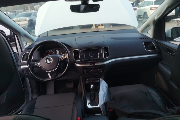 Used Volkswagen Sharan 2018 380TSI Comfort Edition 7-Seater Center Console