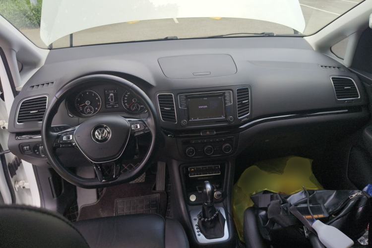 Used Volkswagen Sharan 2018 380TSI Enjoyment Edition Premium 7-Seater Center Console