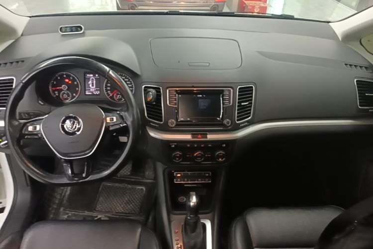 Used Volkswagen Sharan 2018 380TSI Comfort Edition 7-Seater Center Console