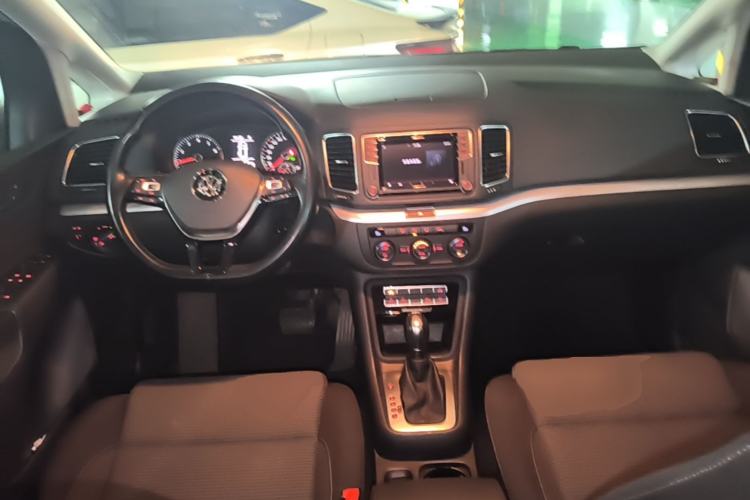 Used Volkswagen Sharan 2018 380TSI Comfort Edition 7-Seater Center Console