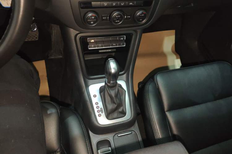 Used Volkswagen Sharan 2018 380TSI Comfort Edition 7-Seater Gear Lever
