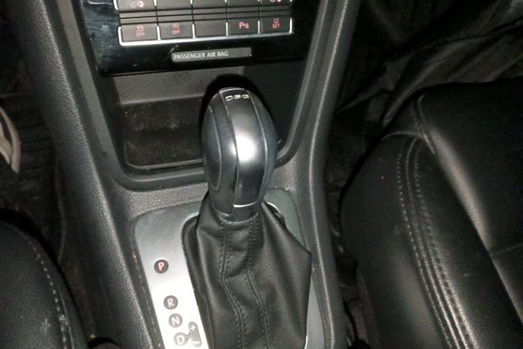 Used Volkswagen Sharan 2018 380TSI Comfort Edition 7-Seater Gear Lever