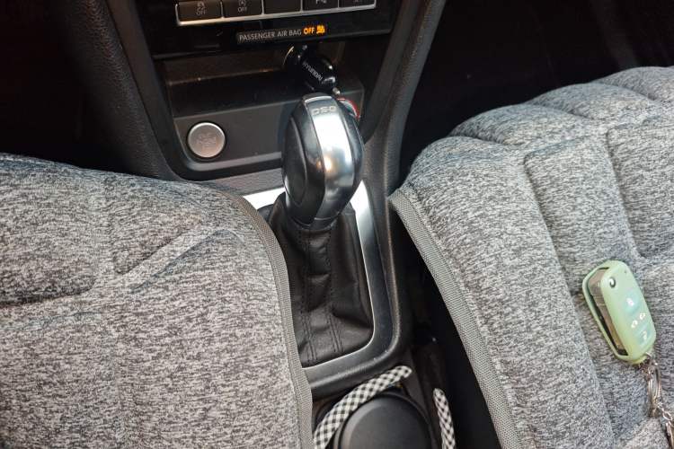 Used Volkswagen Sharan 2018 380TSI Luxury 7-Seater Gear Lever