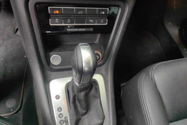 Used Volkswagen Sharan 2018 380TSI Enjoyment Edition Premium 7-Seater Gear Lever