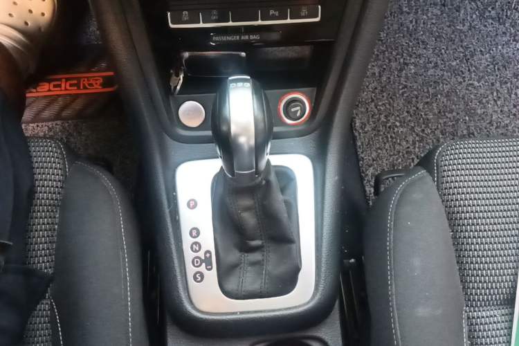 Used Volkswagen Sharan 2018 Revised Version 380TSI Comfort Edition 6-Seater Gear Lever