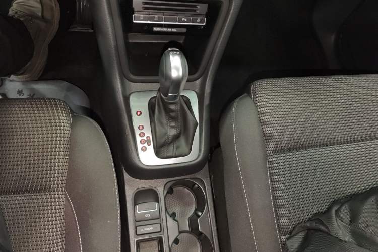Used Volkswagen Sharan 2018 280TSI Enjoyment Model 7 Seats Gear Lever
