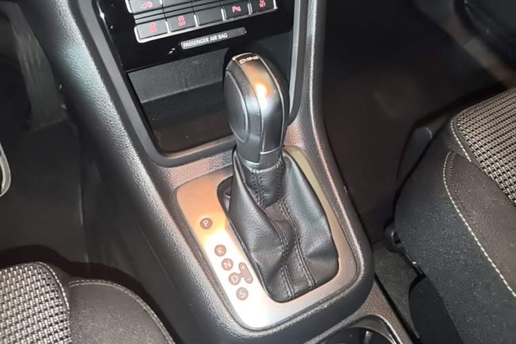 Used Volkswagen Sharan 2018 380TSI Comfort Edition 7-Seater Gear Lever