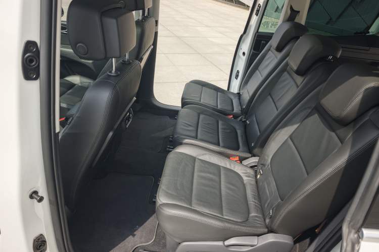 Used Volkswagen Sharan 2018 380TSI Enjoyment Edition Premium 7-Seater Interior 2