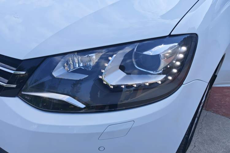 Used Volkswagen Sharan 2018 380TSI Enjoyment Edition Premium 7-Seater Left Front Headlight